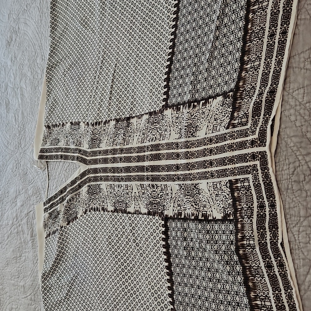 Rose & Olive Elegant Black and White Women's Top - Picture 5 of 7